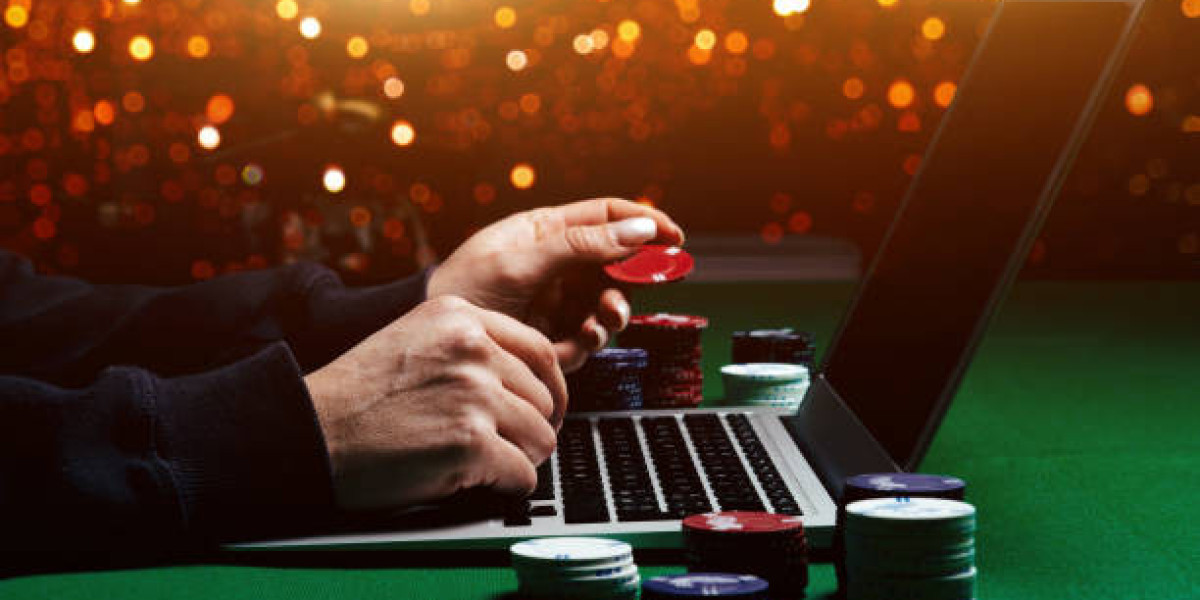 Evoluția sloturilor online: Cele mai populare teme și inovații tehnologice în 2026